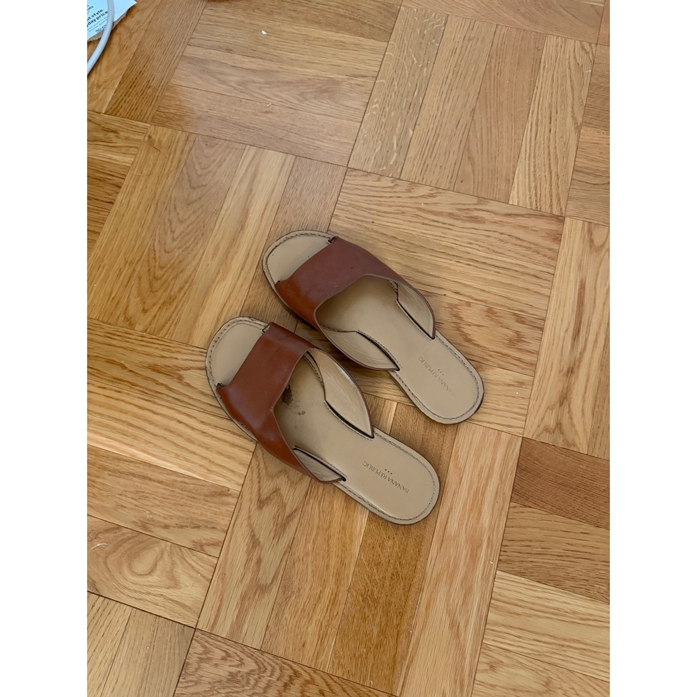 Banana Republic sandals 100% leather